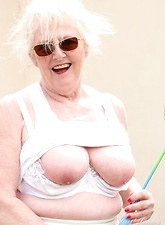 Sexy naked glasses granny showing off in her backyard